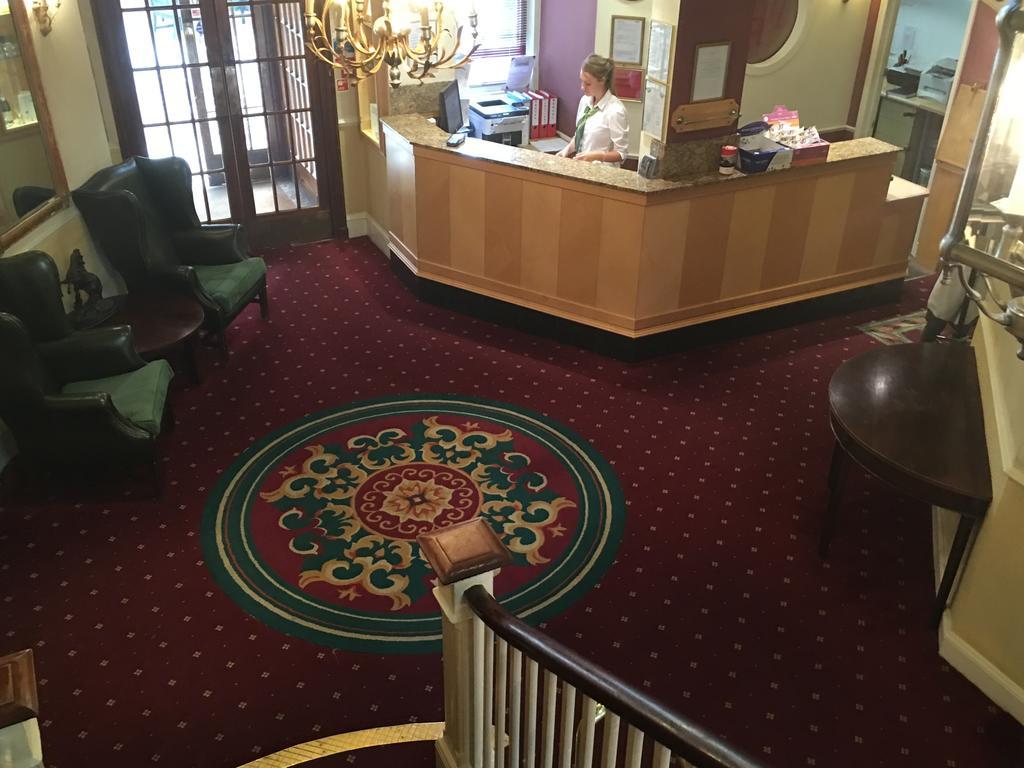 ניומרקט The Rutland Arms Hotel מראה חיצוני תמונה