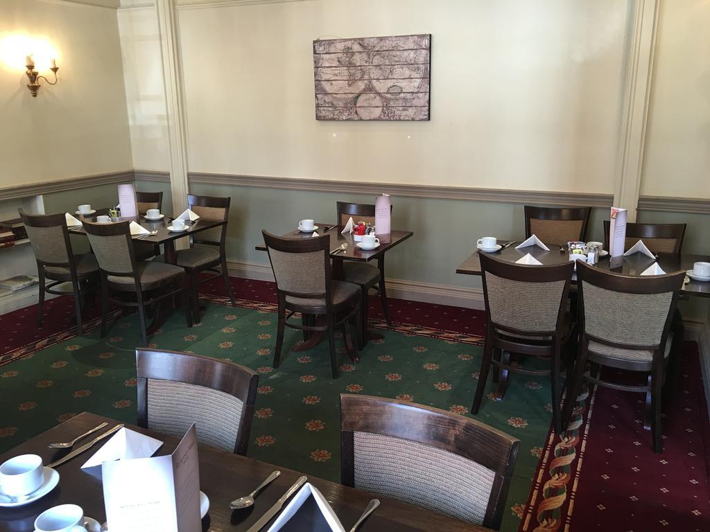 ניומרקט The Rutland Arms Hotel מראה חיצוני תמונה