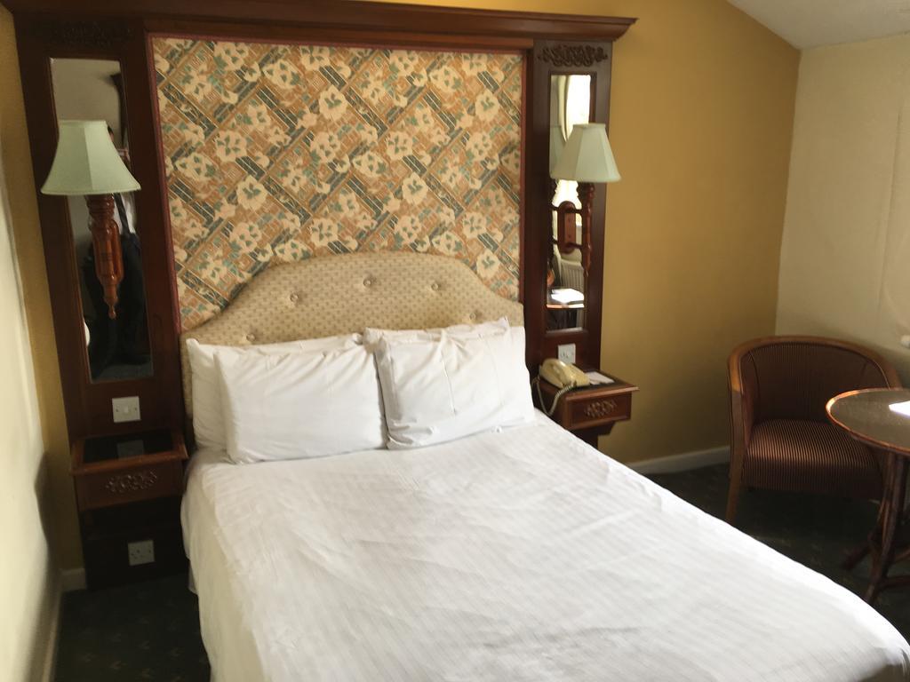 ניומרקט The Rutland Arms Hotel מראה חיצוני תמונה