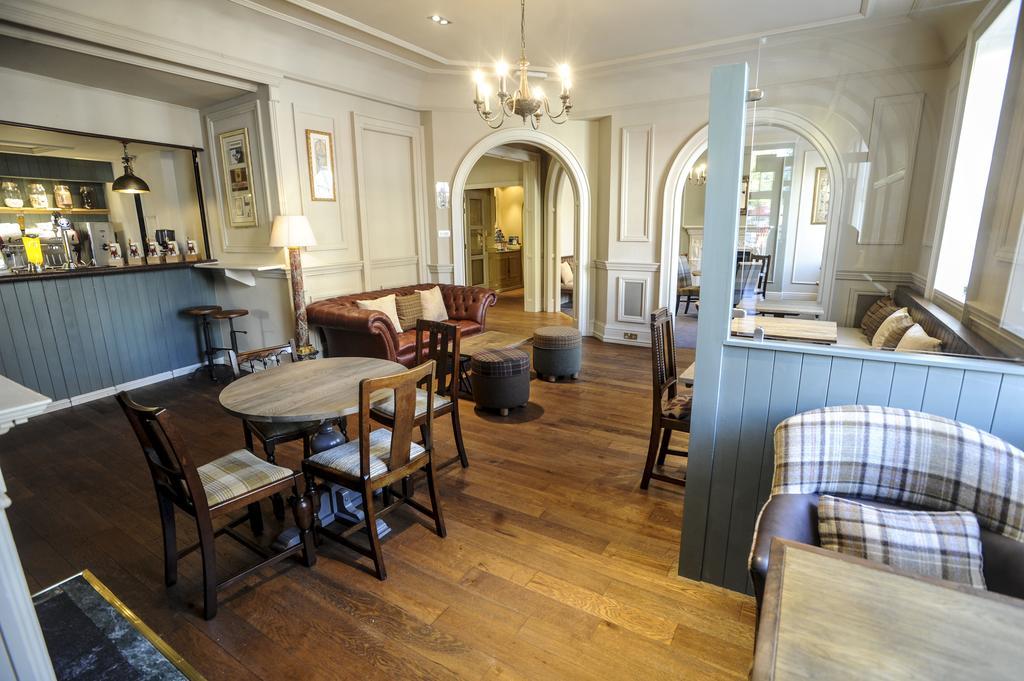 ניומרקט The Rutland Arms Hotel מראה חיצוני תמונה