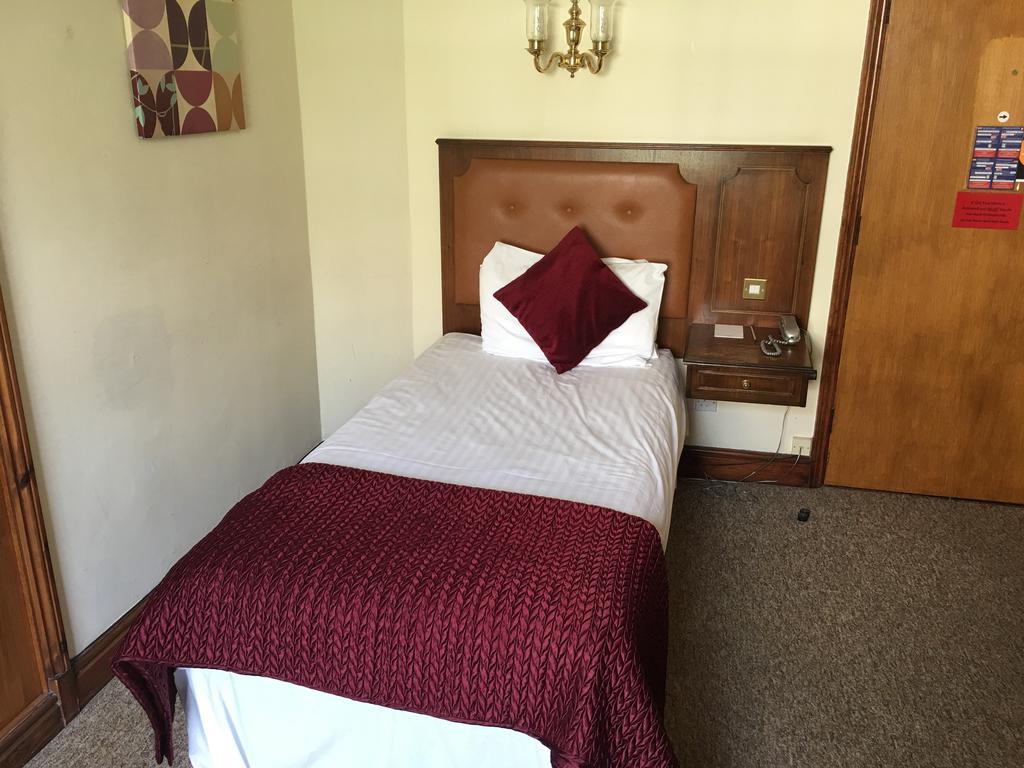 ניומרקט The Rutland Arms Hotel חדר תמונה