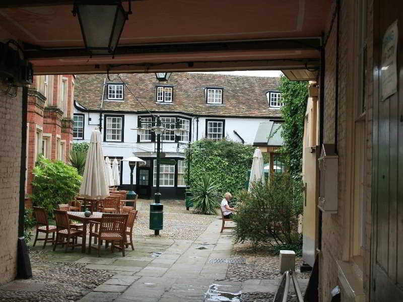ניומרקט The Rutland Arms Hotel מראה חיצוני תמונה