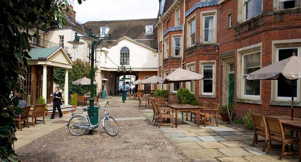 ניומרקט The Rutland Arms Hotel מראה חיצוני תמונה