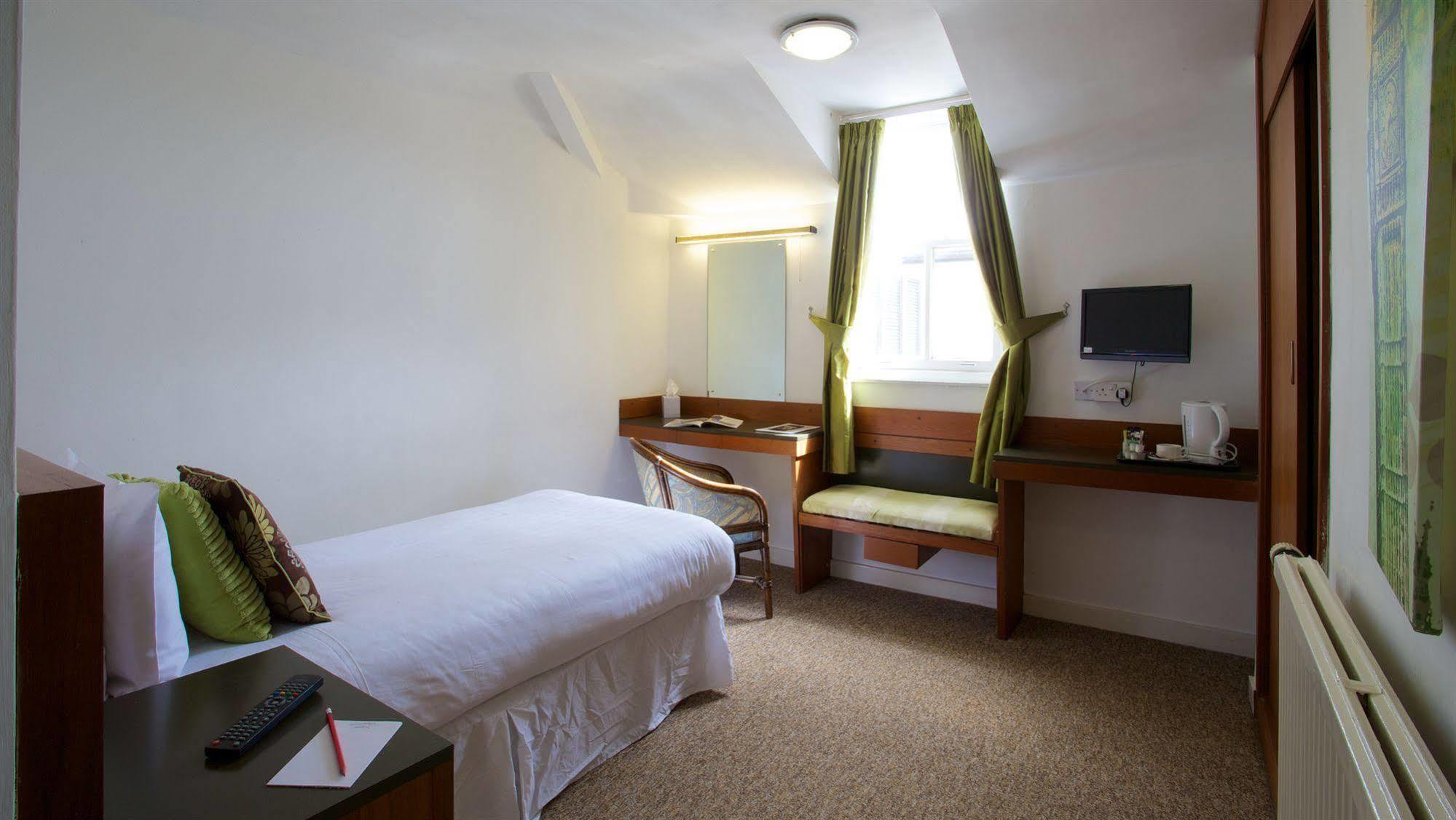 ניומרקט The Rutland Arms Hotel מראה חיצוני תמונה