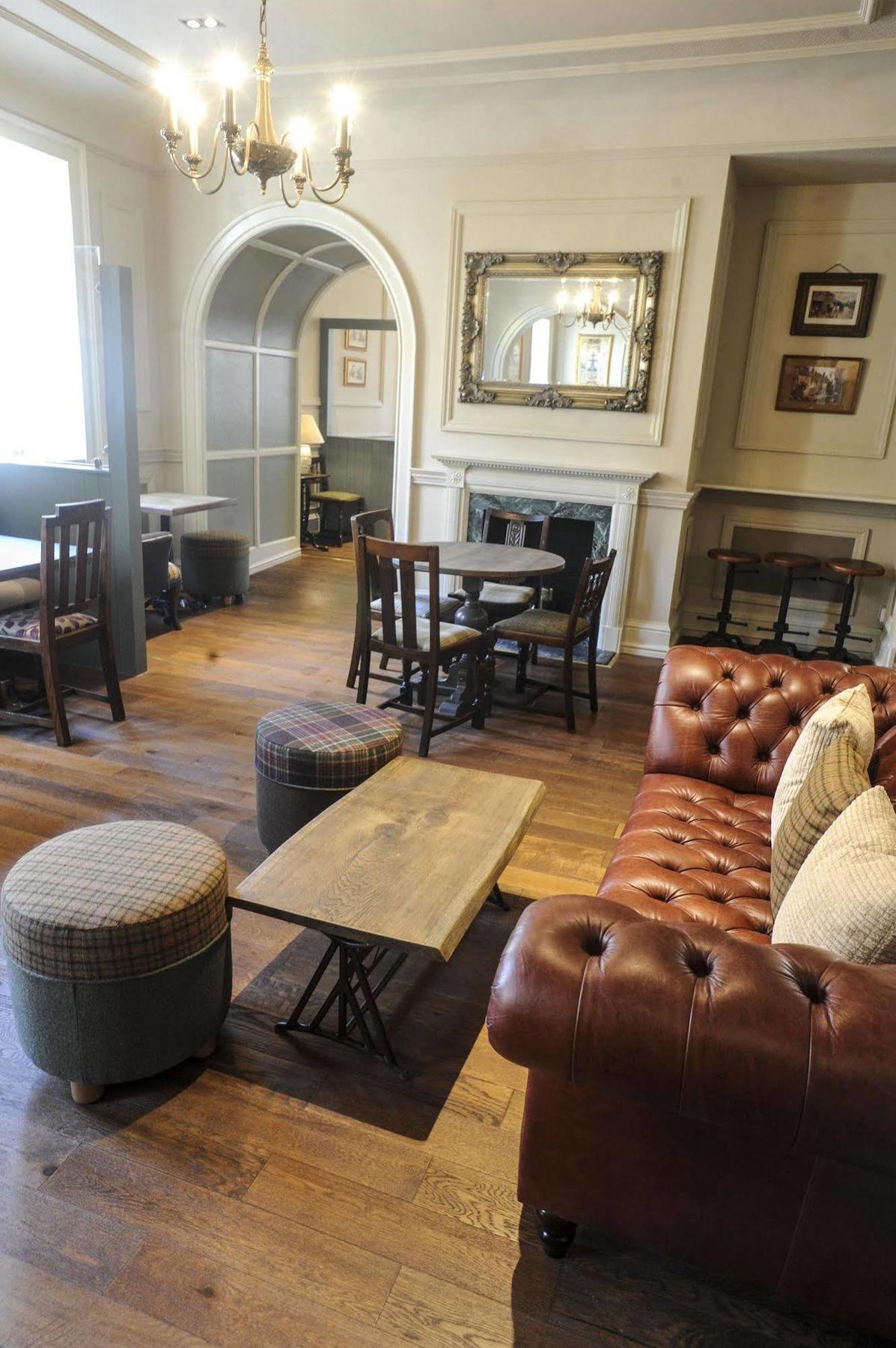 ניומרקט The Rutland Arms Hotel מראה חיצוני תמונה