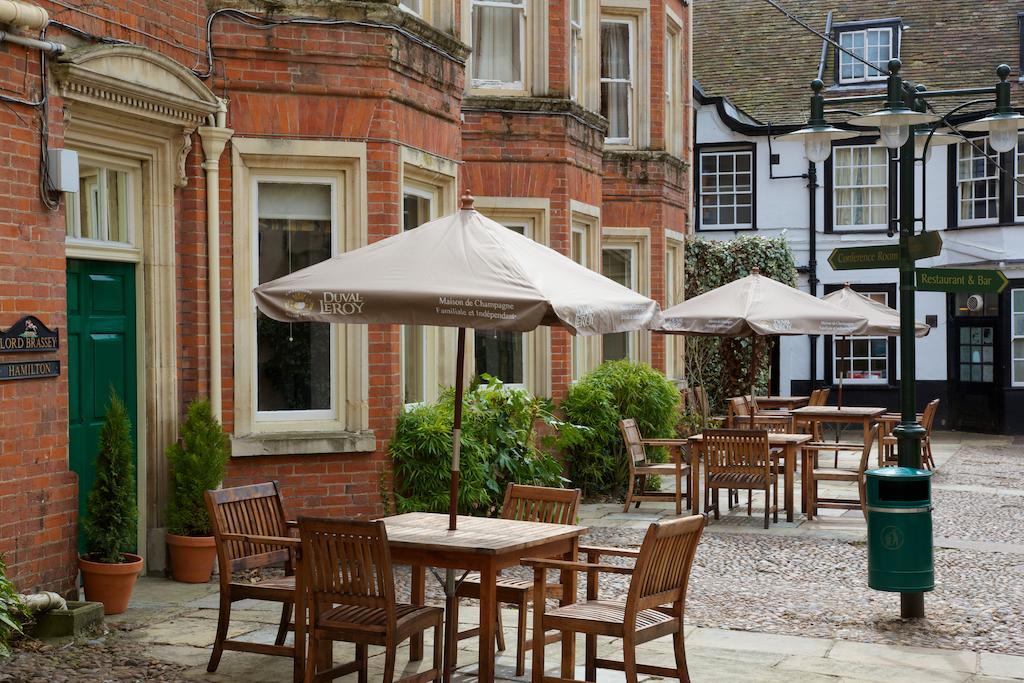ניומרקט The Rutland Arms Hotel מראה חיצוני תמונה