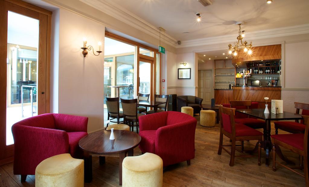 ניומרקט The Rutland Arms Hotel מראה חיצוני תמונה