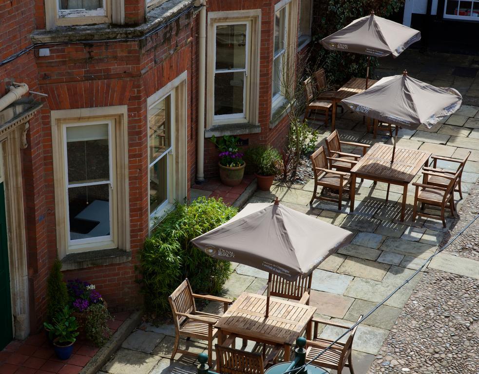 ניומרקט The Rutland Arms Hotel מראה חיצוני תמונה
