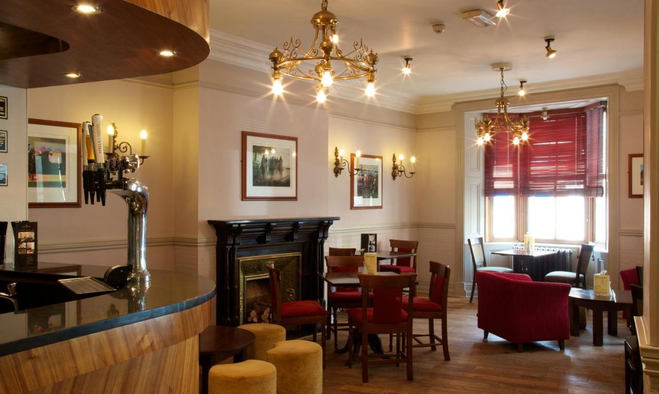 ניומרקט The Rutland Arms Hotel מראה חיצוני תמונה